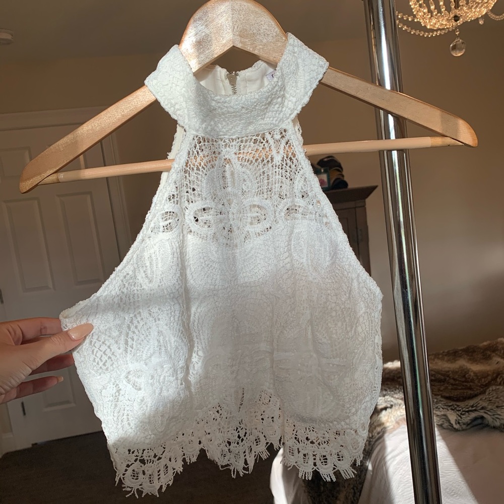 white lace tank top
